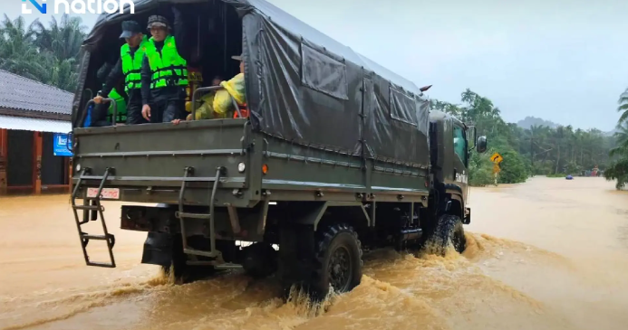 Militer Thailand Bantu Korban Banjir di Surat Thani-Chumphon